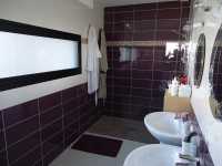
BG1005 - Dimensions : 300 x 300

Imatra violet et mosaique de verre BG1005 dans une salle de bain.
